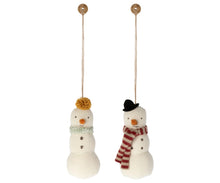 Load image into Gallery viewer, Snowman Ornament, 2 pcs in Suitcase
