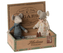 Load image into Gallery viewer, Grandma &amp; Grandpa Mice in Cigarbox
