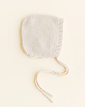 Load image into Gallery viewer, Hvid - Newborn Bonnet (Cream)
