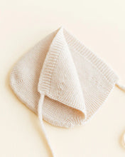 Load image into Gallery viewer, Hvid - Newborn Bonnet (Cream)
