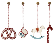 Load image into Gallery viewer, Metal ornament set - Peter`s Christmas
