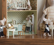 Load image into Gallery viewer, Chair, Mouse - Gold
